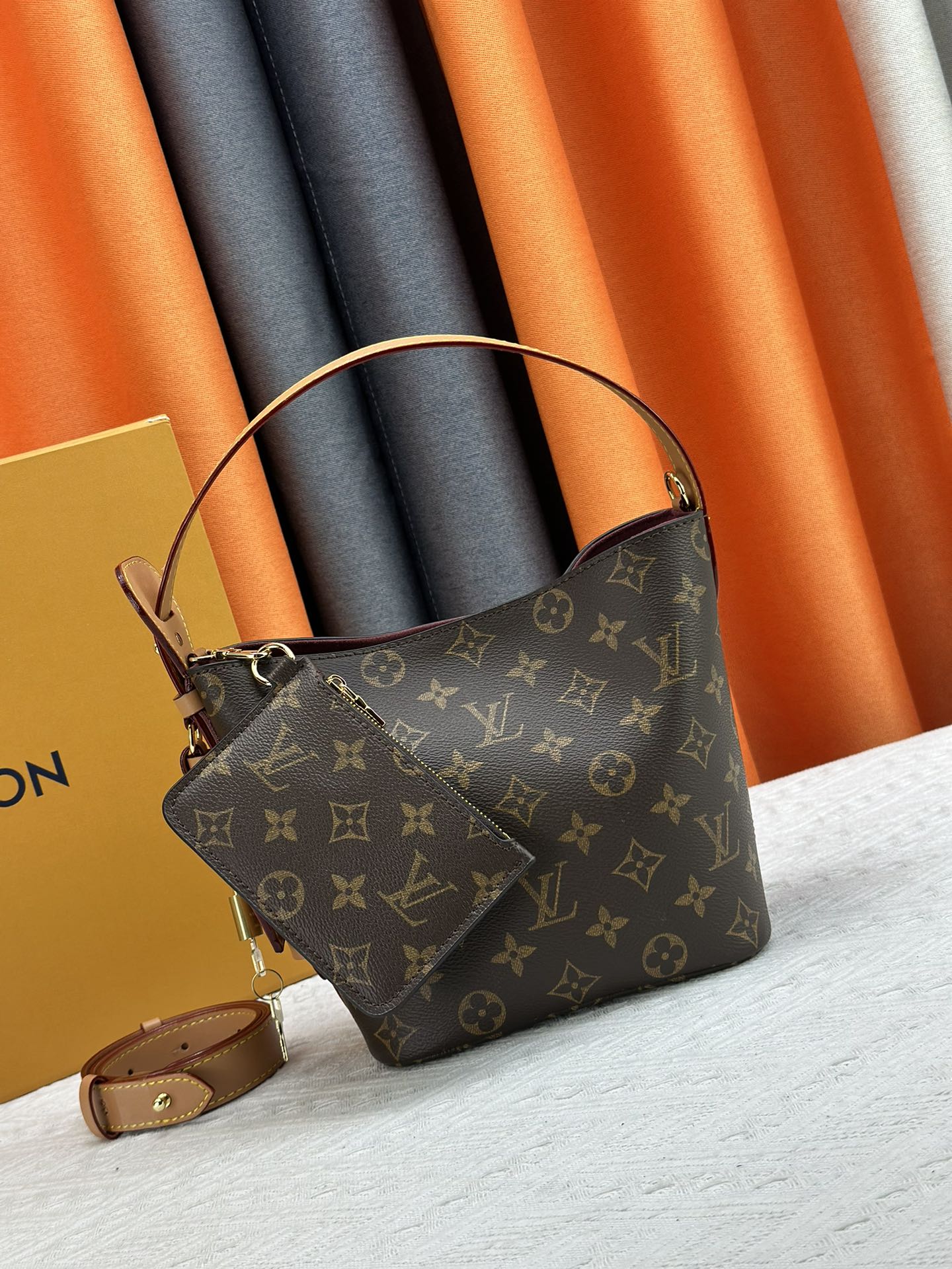 LV bag 656